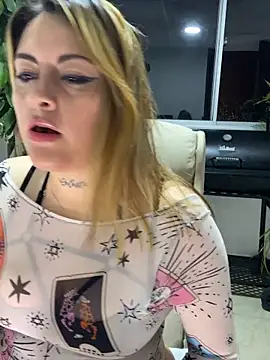 Snapshot of Serena_glow chatting on 03/03/26, 11:43 Serena glow online show from 03/03/26, 11:43