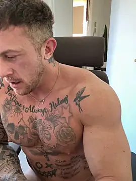 Snapshot of lockedinlad chatting on 04/25/26, 01:41 lockedinlad online show from 04/25/26, 01:41