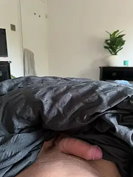 Snapshot of lockedinlad chatting on 04/27/26, 05:16 lockedinlad online show from 04/27/26, 05:16