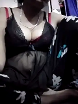 Snapshot of Hey__honey chatting on 05/11/26, 01:33 Hey honey online show from 05/11/26, 01:33