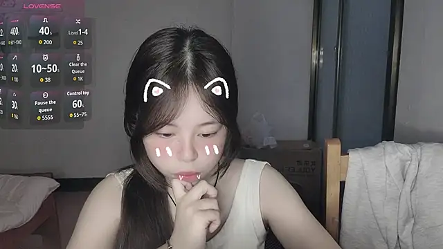 Snapshot of F-Yihao chatting on 04/14/26, 11:33 F-Yihao online show from 04/14/26, 11:33