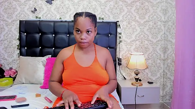 Snapshot of Sara_Criss chatting on 03/27/26, 01:11 Sara Criss online show from 03/27/26, 01:11