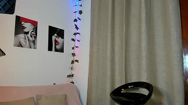 Snapshot of Rebeca_Marchetti chatting on 07/14/26, 08:47 Rebeca Marchetti online show from 07/14/26, 08:47