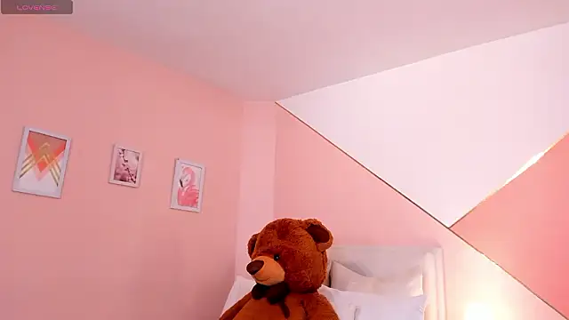 Snapshot of raquel_mooon chatting on 03/19/26, 04:55 raquel mooon online show from 03/19/26, 04:55