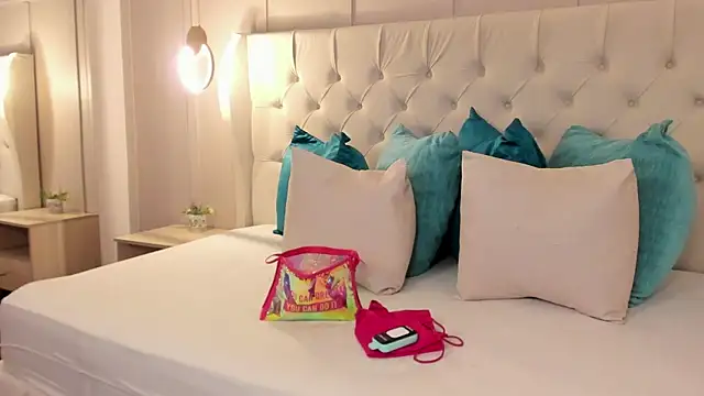 Snapshot of raquel_mooon chatting on 04/17/26, 05:38 raquel mooon online show from 04/17/26, 05:38