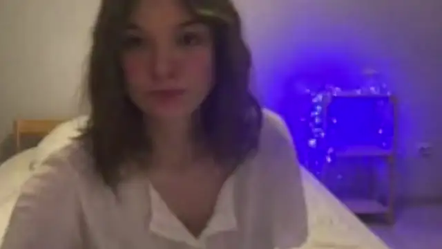 AliveCute online show from 04/14/26, 06:58