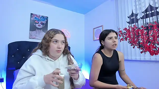 Snapshot of valeria_and_zoe chatting on 03/09/26, 01:37 valeria and zoe online show from 03/09/26, 01:37