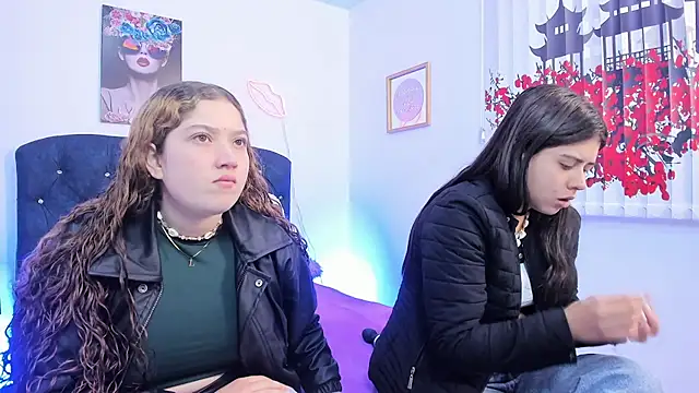 Snapshot of valeria_and_zoe chatting on 04/08/26, 01:33 valeria and zoe online show from 04/08/26, 01:33