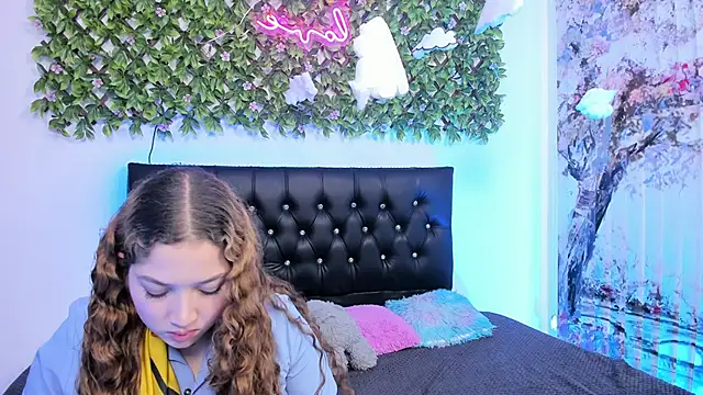 Snapshot of valeria_and_zoe chatting on 04/14/26, 02:34 valeria and zoe online show from 04/14/26, 02:34