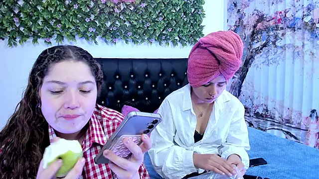 valeria and zoe online show from 05/25/26, 02:12