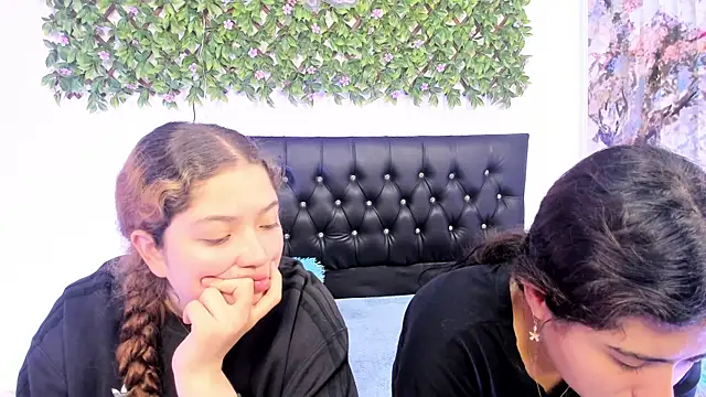 valeria and zoe online show from 05/26/26, 02:24