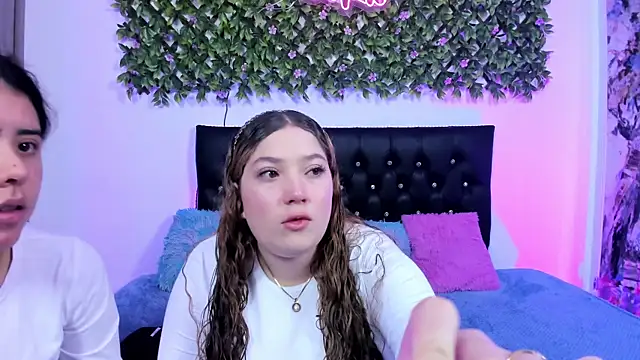 valeria and zoe online show from 05/29/26, 02:04