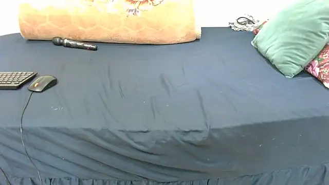 Freakycandy02 online show from 04/17/26, 08:01