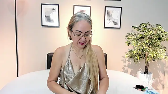 Victoria Firee online show from 04/06/26, 12:06