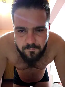 Snapshot of Enzo9911 chatting on 03/05/26, 10:28 Enzo9911 online show from 03/05/26, 10:28