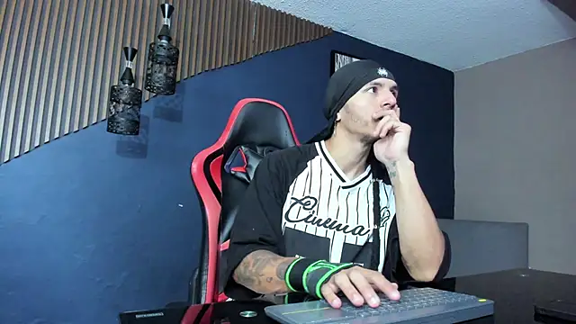 DanteLuxx online show from 04/05/26, 03:36