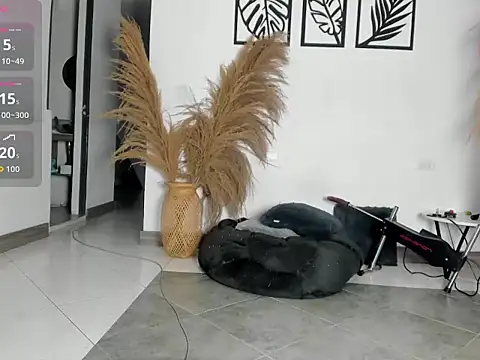 Snapshot of yerliss_petitee chatting on 03/13/26, 08:37 yerliss petitee online show from 03/13/26, 08:37