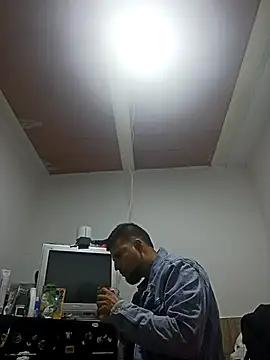 Snapshot of Ozkr777 chatting on 04/16/26, 10:38 Ozkr777 online show from 04/16/26, 10:38