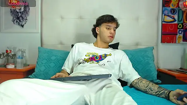 Snapshot of EXCLUSIVE8 chatting on 03/19/26, 04:38 EXCLUSIVE8 online show from 03/19/26, 04:38