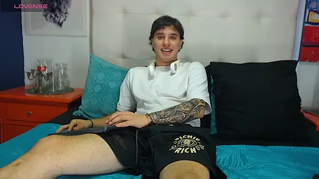 Snapshot of EXCLUSIVE8 chatting on 03/21/26, 04:39 EXCLUSIVE8 online show from 03/21/26, 04:39