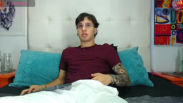 Snapshot of EXCLUSIVE8 chatting on 03/25/26, 04:40 EXCLUSIVE8 online show from 03/25/26, 04:40