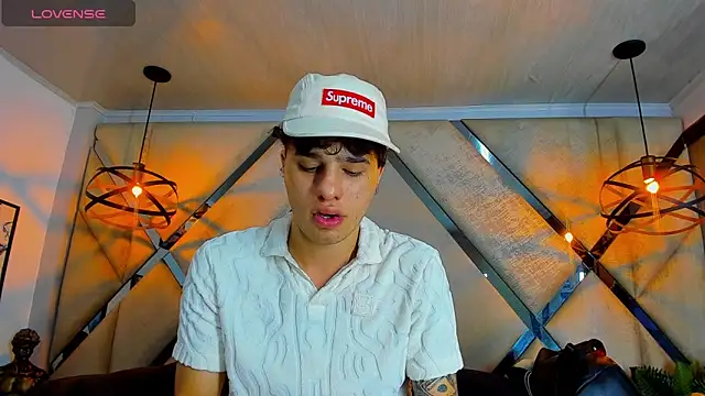 Snapshot of EXCLUSIVE8 chatting on 04/13/26, 04:29 EXCLUSIVE8 online show from 04/13/26, 04:29