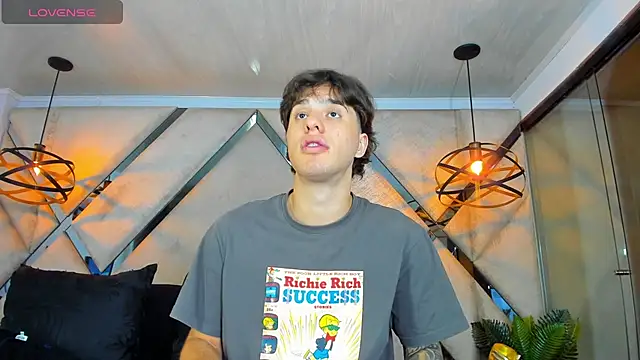 Snapshot of EXCLUSIVE8 chatting on 04/16/26, 04:02 EXCLUSIVE8 online show from 04/16/26, 04:02