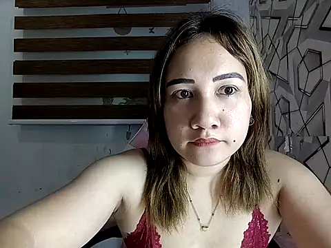 Snapshot of missrica13 chatting on 04/21/26, 06:20 missrica13 online show from 04/21/26, 06:20