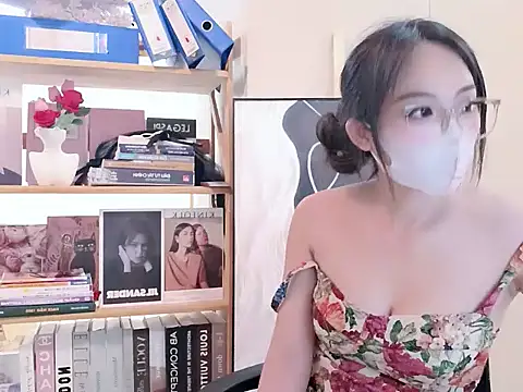 Snapshot of RG_Lenalyy chatting on 05/01/26, 04:17 RG Lenalyy online show from 05/01/26, 04:17
