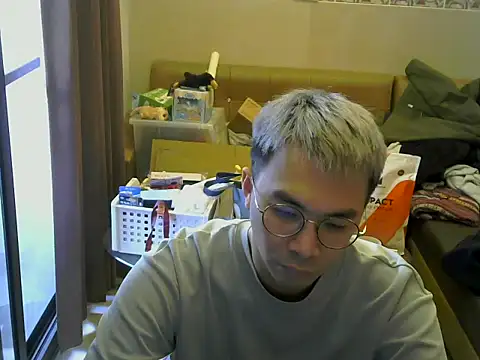 Snapshot of silverwolfwoof chatting on 03/13/26, 07:37 silverwolfwoof online show from 03/13/26, 07:37