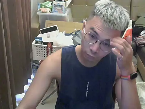 Snapshot of silverwolfwoof chatting on 04/05/26, 05:37 silverwolfwoof online show from 04/05/26, 05:37