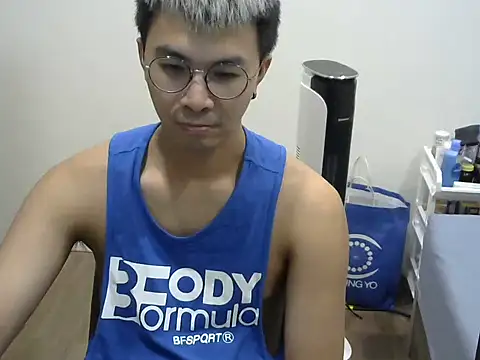 Snapshot of silverwolfwoof chatting on 05/09/26, 04:34 silverwolfwoof online show from 05/09/26, 04:34