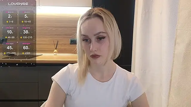 Snapshot of Bella_Villen chatting on 06/18/26, 12:53 Bella Villen online show from 06/18/26, 12:53