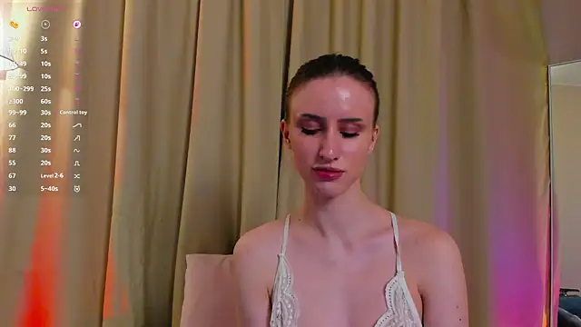 Snapshot of EllieRough chatting on 04/15/26, 07:58 EllieRough online show from 04/15/26, 07:58