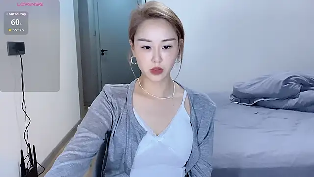 Snapshot of xiaolu-686 chatting on 04/15/26, 02:35 xiaolu-686 online show from 04/15/26, 02:35