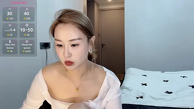 Snapshot of xiaolu-686 chatting on 05/07/26, 03:17 xiaolu-686 online show from 05/07/26, 03:17