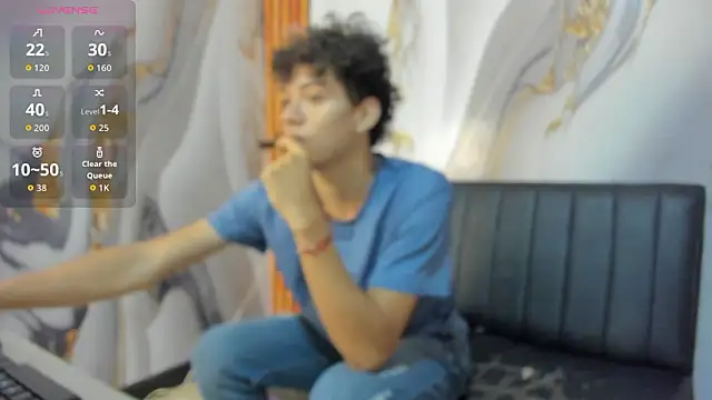 Snapshot of MiaBella_and_Max chatting on 03/03/26, 12:00 MiaBella and Max online show from 03/03/26, 12:00