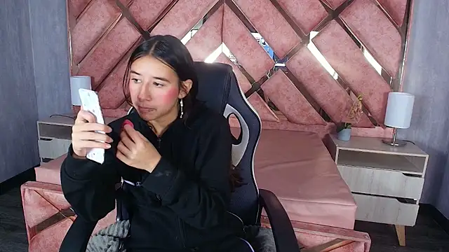 LilyRossi  online show from 05/08/26, 01:27