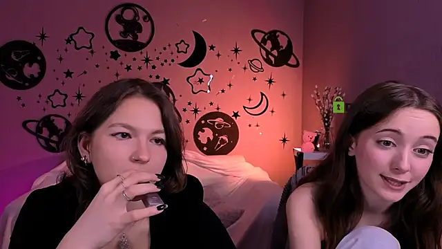 Snapshot of chloe_ley chatting on 04/08/26, 01:00 chloe ley online show from 04/08/26, 01:00