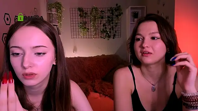 Snapshot of chloe_ley chatting on 05/18/26, 07:09 chloe ley online show from 05/18/26, 07:09