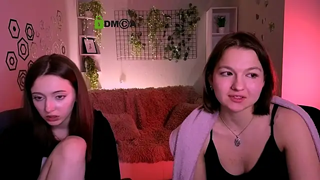 Snapshot of chloe_ley chatting on 05/19/26, 01:56 chloe ley online show from 05/19/26, 01:56