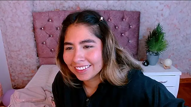 Snapshot of Sofiazaf_ chatting on 03/09/26, 12:20 Sofiazaf online show from 03/09/26, 12:20