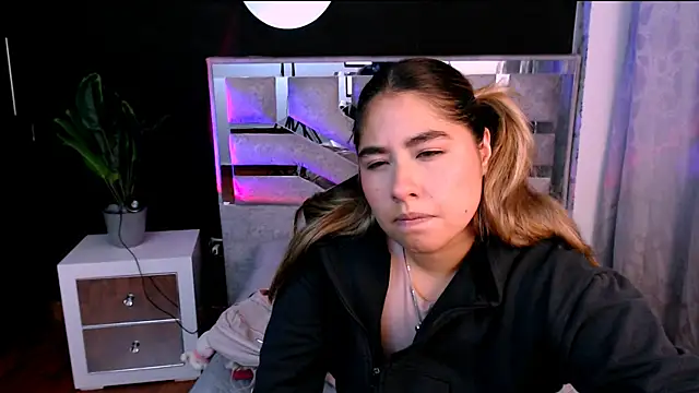 Snapshot of Sofiazaf_ chatting on 03/10/26, 12:32 Sofiazaf online show from 03/10/26, 12:32