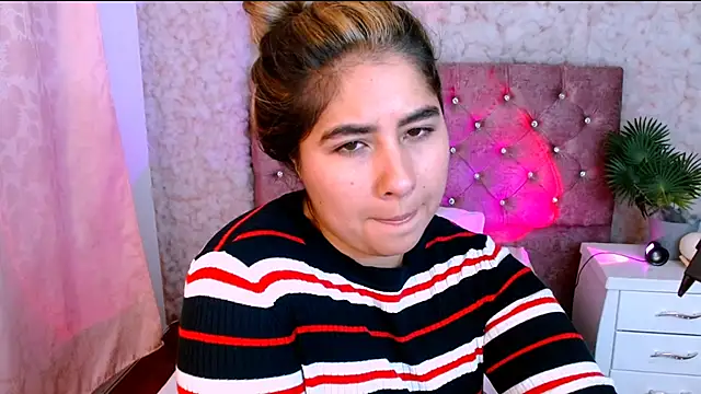 Snapshot of Sofiazaf_ chatting on 03/18/26, 12:41 Sofiazaf online show from 03/18/26, 12:41