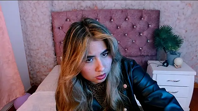 Snapshot of Sofiazaf_ chatting on 03/19/26, 07:07 Sofiazaf online show from 03/19/26, 07:07