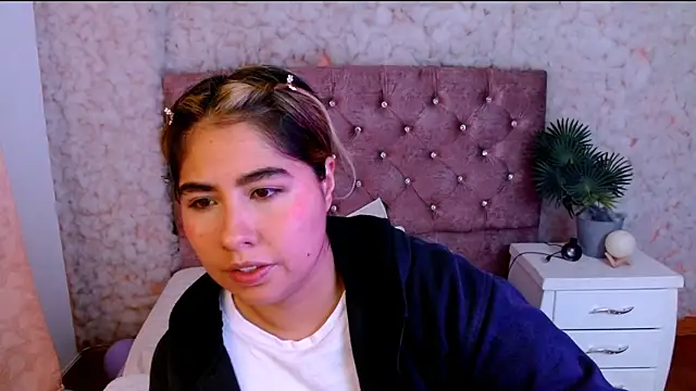 Snapshot of Sofiazaf_ chatting on 03/20/26, 12:43 Sofiazaf online show from 03/20/26, 12:43