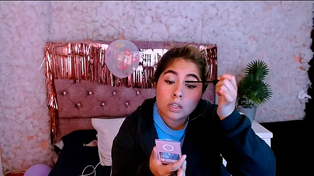 Snapshot of Sofiazaf_ chatting on 04/04/26, 12:46 Sofiazaf online show from 04/04/26, 12:46