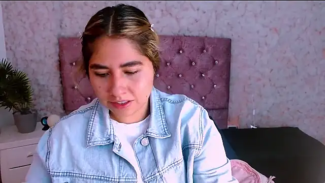 Snapshot of Sofiazaf_ chatting on 04/08/26, 12:16 Sofiazaf online show from 04/08/26, 12:16