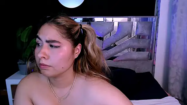 Snapshot of Sofiazaf_ chatting on 04/18/26, 07:29 Sofiazaf online show from 04/18/26, 07:29