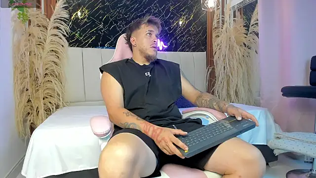 Snapshot of keane_lee_ chatting on 03/19/26, 12:42 keane lee online show from 03/19/26, 12:42